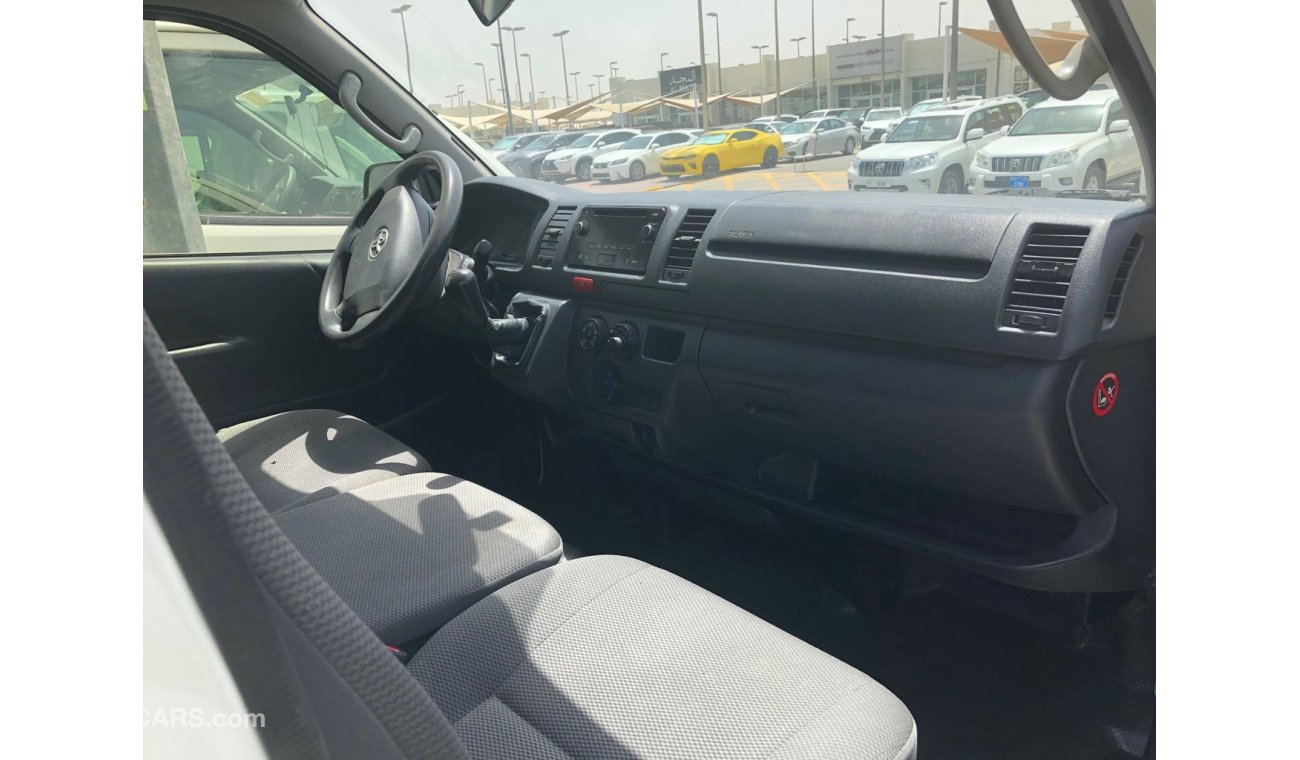 تويوتا هاياس Toyota Hiace chiller Van,model2015.Excellent condition