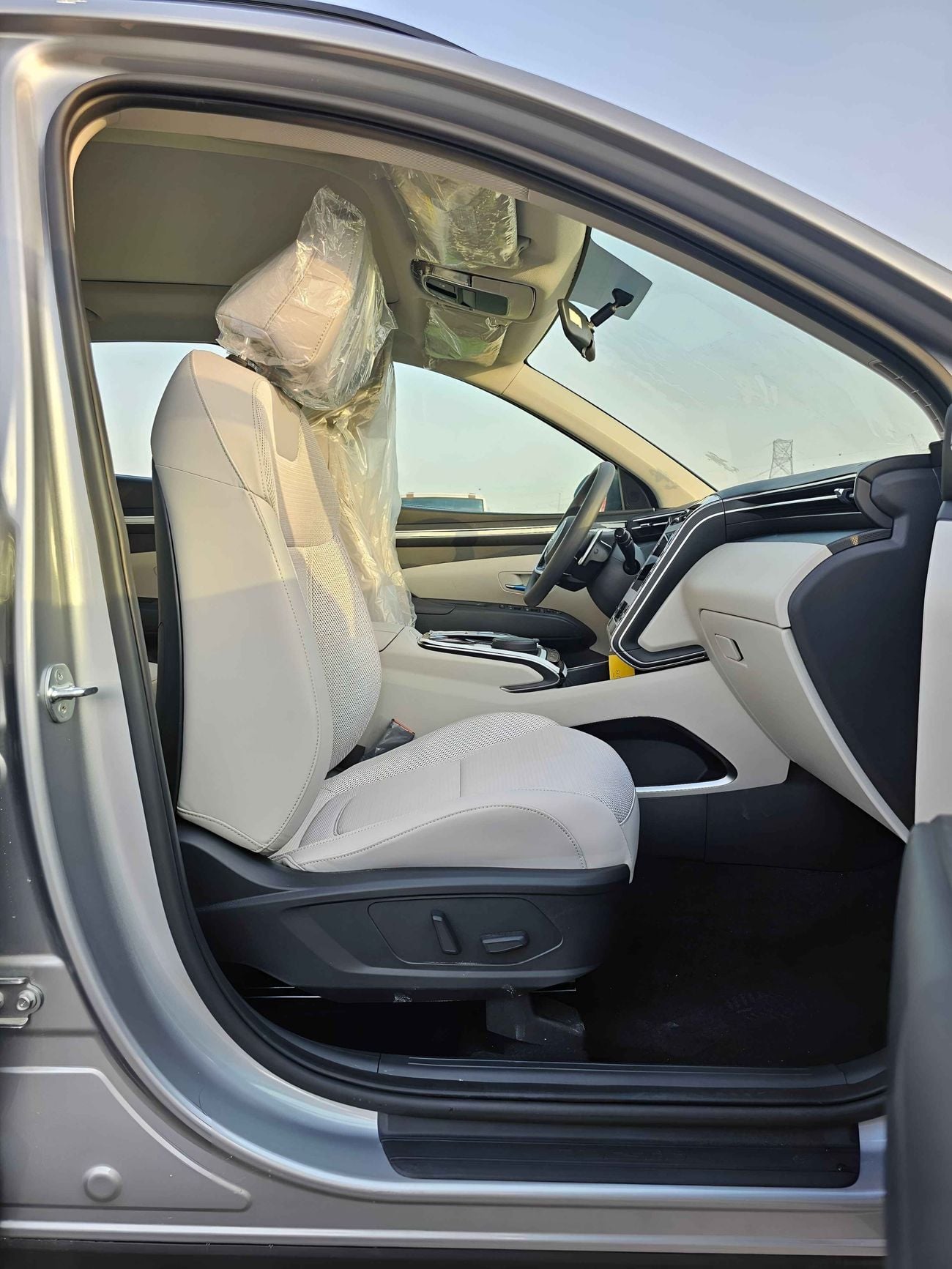 Hyundai Tucson 1.6T V4 PETROL, DRIVER POWER SEATS WITH PANORAMIC ROOF /  FULL OPTION (CODE# 68027)