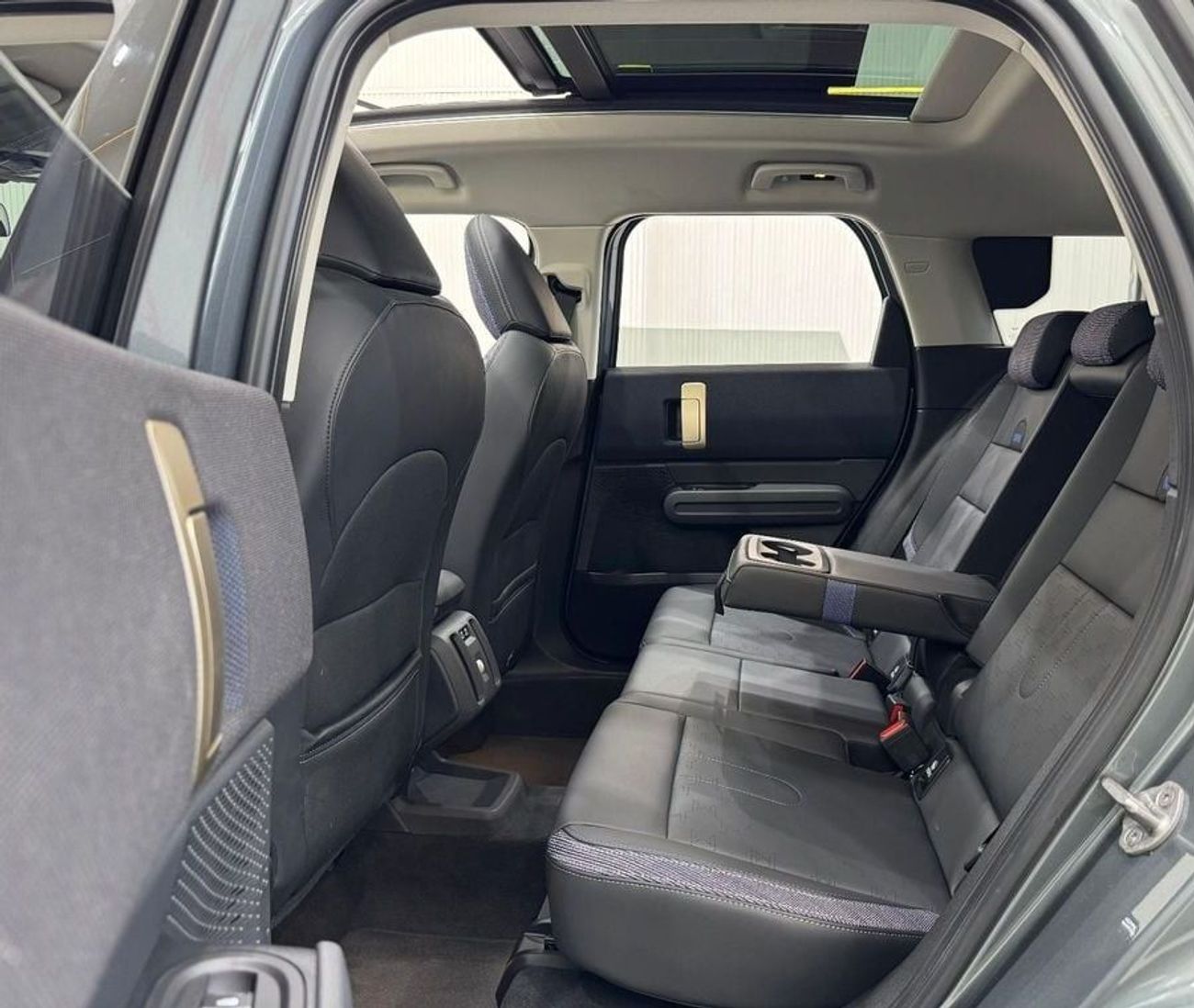 Mini Countryman Std 2024 MINI Countryman C, Feb 2027 MINI Warranty + Service Pack, Low Kms, GCC