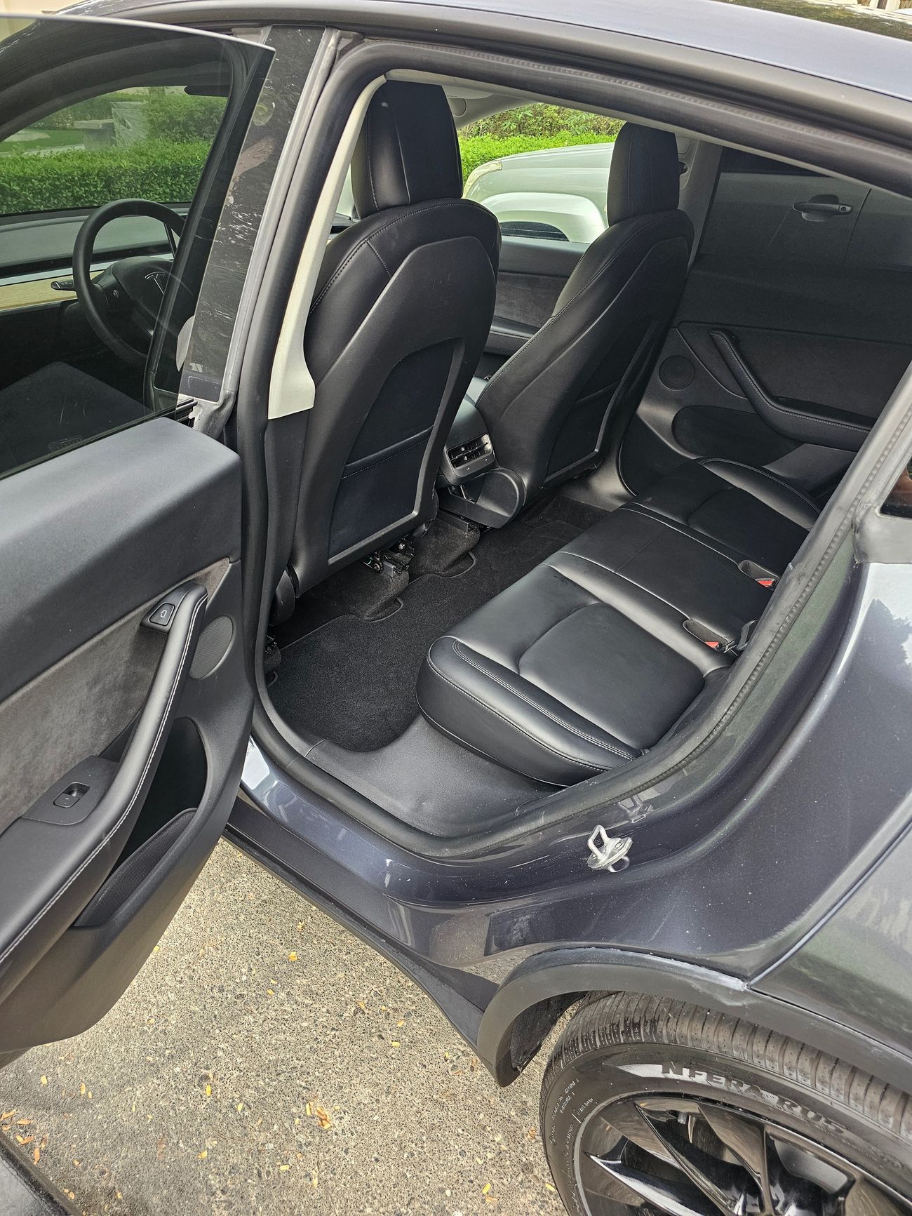 تسلا موديل Y Long Range (AWD)