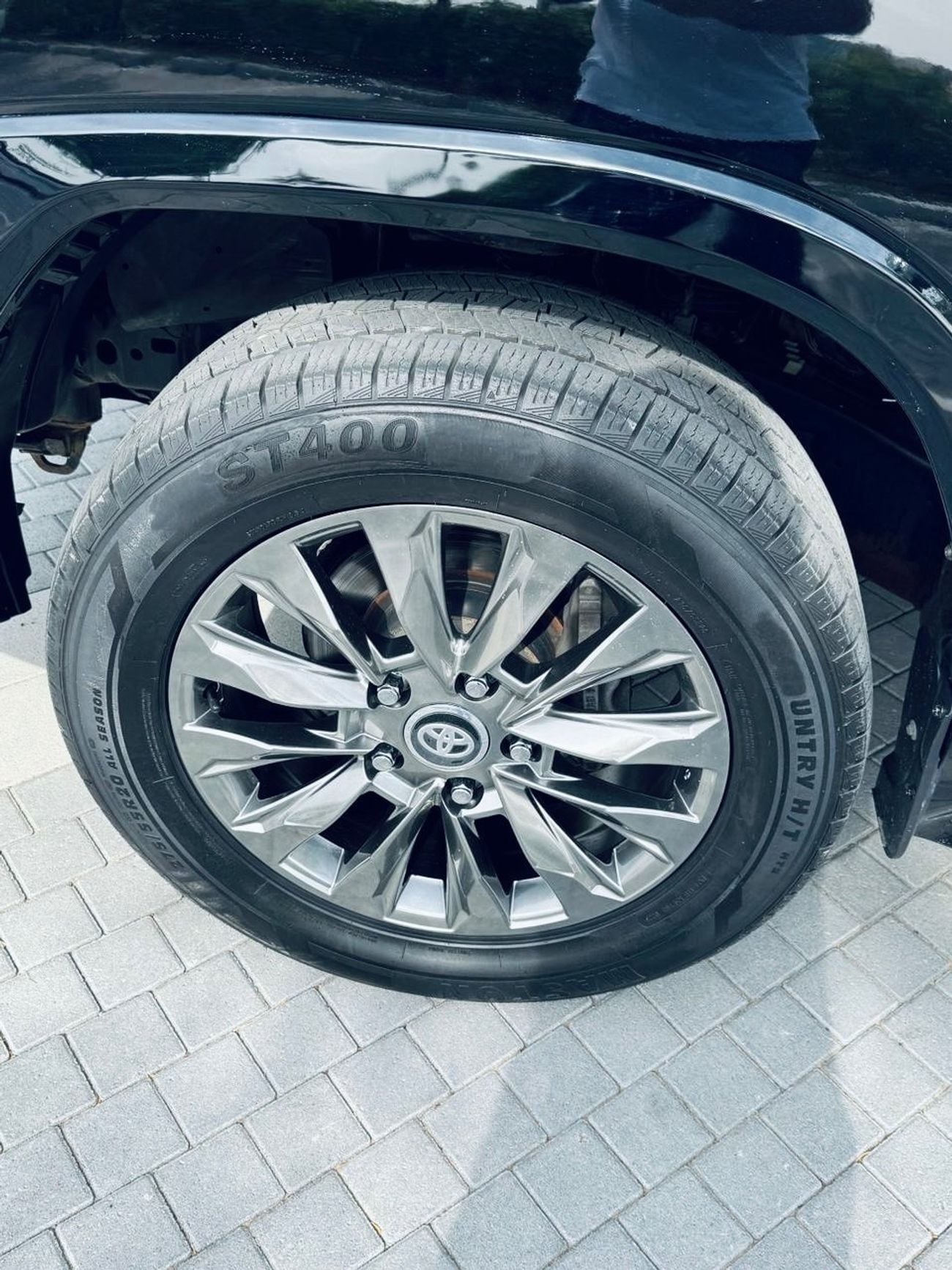 Toyota Land Cruiser GXR 2019 Model Facelift to 2024 Shape Exterior and interior Both