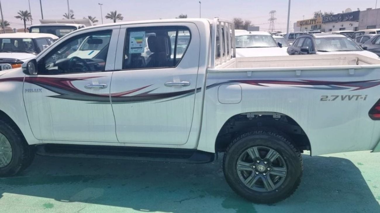 تويوتا هيلوكس petrol 2.7  4x4 2023