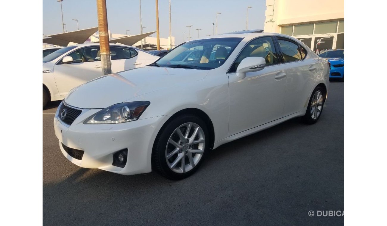 Lexus IS300 Lexus IS 300 GCC 2011 GCC without accident without dye in agency condition