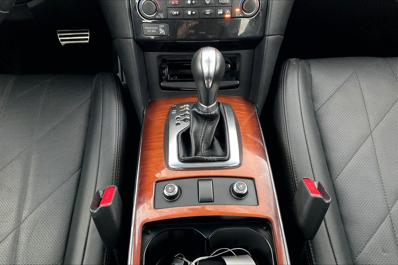 Infiniti QX70 Luxury / Luxe Sensory