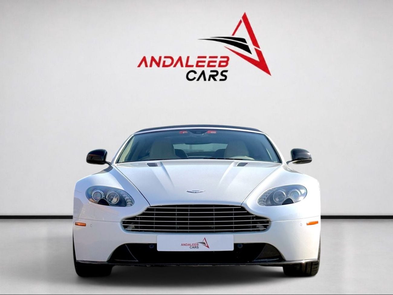 Aston Martin Vantage ASTON MARTIN VANTAGE S Cabriolet | 4.7L V8 | 2014 | GCC SPECS