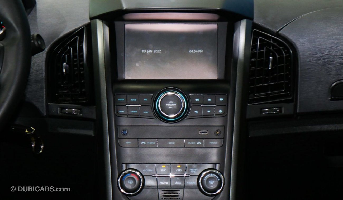 ماهيندرا XUV 500 W10