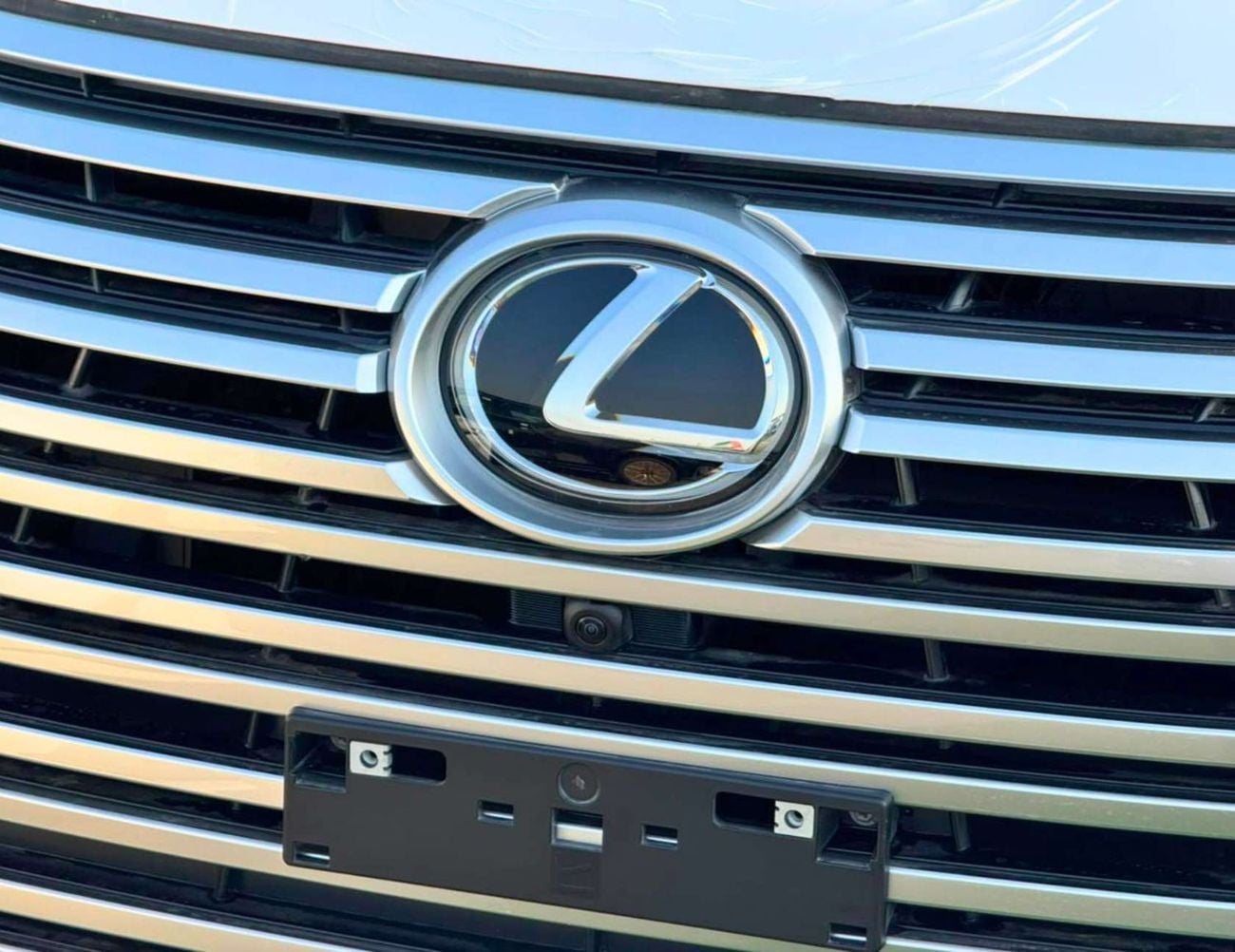 Lexus LX600 VIP 3.5L PETROL || RADAR / 360*CAMERA / LEATHER WITH PWR SEATS / SUNROOF / REAR ENTERTAINMENT SCREEN