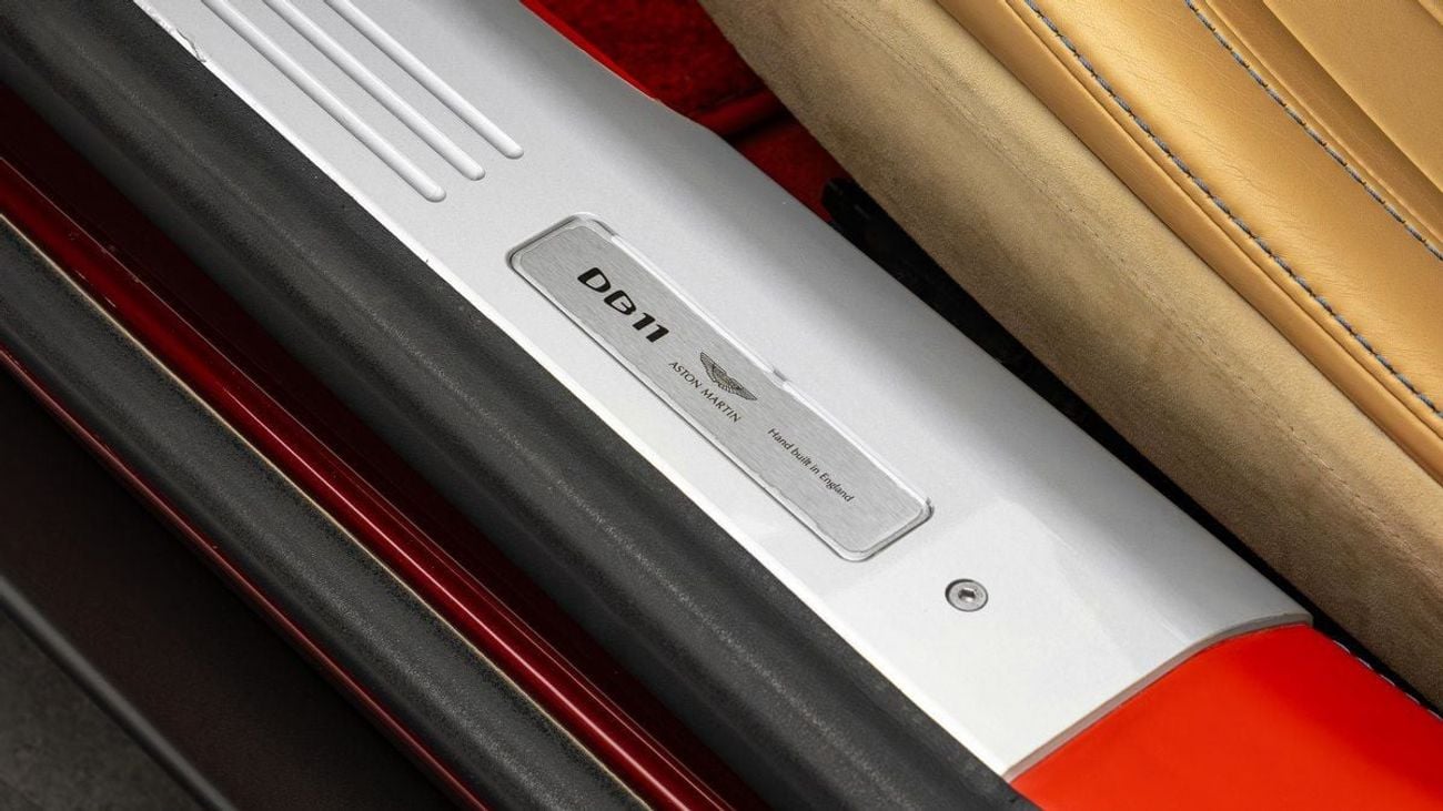 أستون مارتن DB11 V12 - Q Exclusive - 2018 - GCC