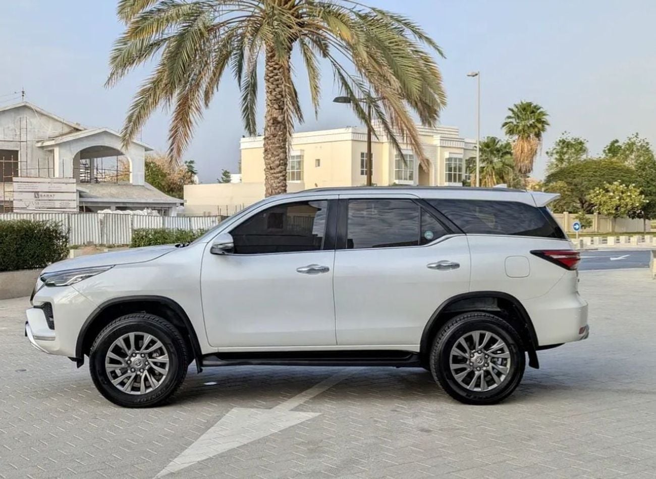 تويوتا فورتونر VXR Toyota Fortuner 2023 Model VXR 4.0L v6 full option petrol Engine Colour White push start Transmissio