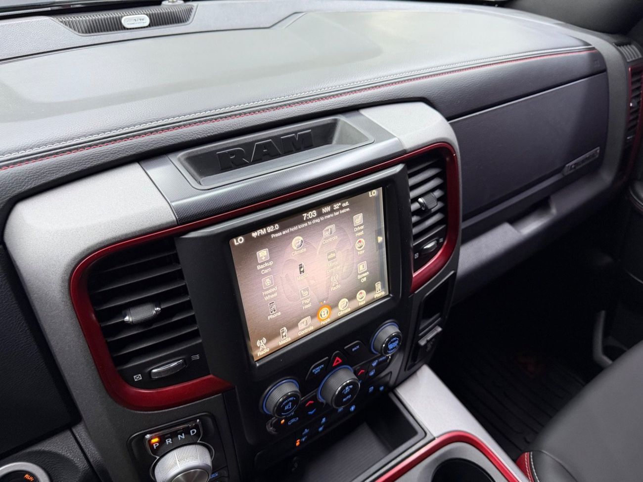 RAM 1500 REBEL Only 8000 km .. Brand new condition .. V8 .. 5,7 L .. HEMI