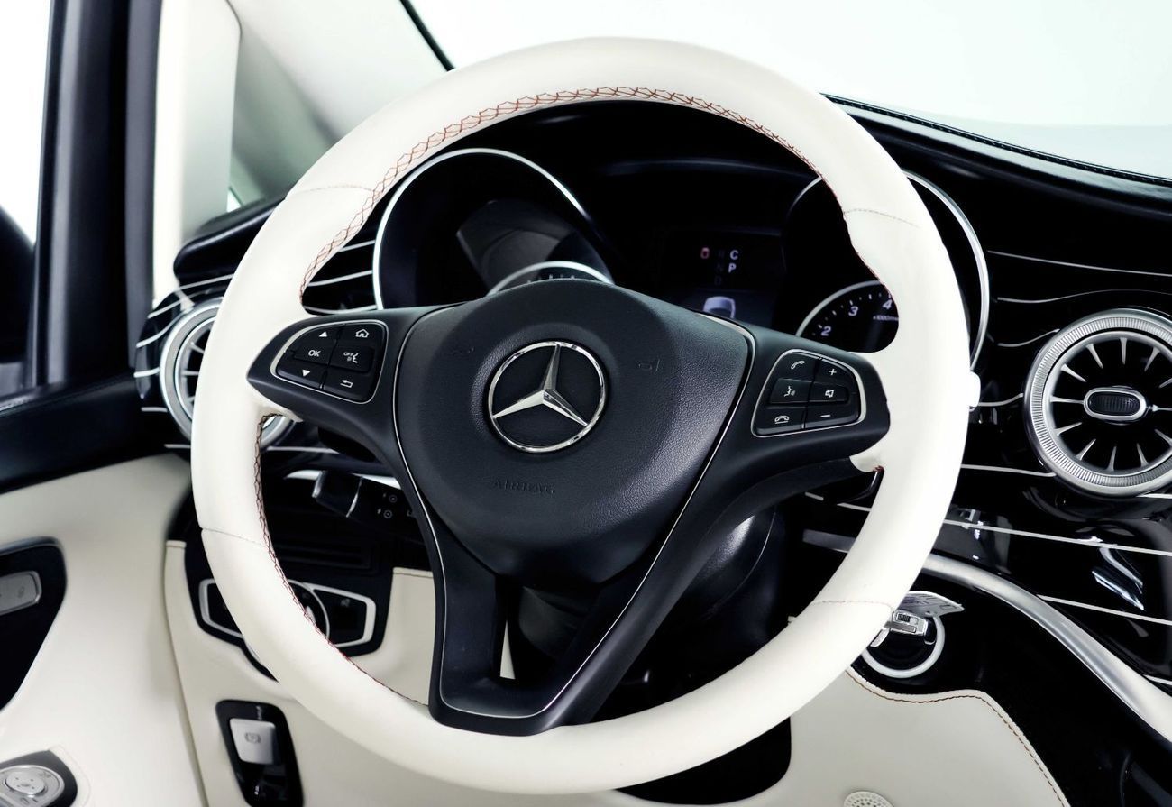 Mercedes-Benz V 250 Std 2.1L VIP-Star Light System-Low Mileage-Maybach Wheels-Rear Seats Entertainmen