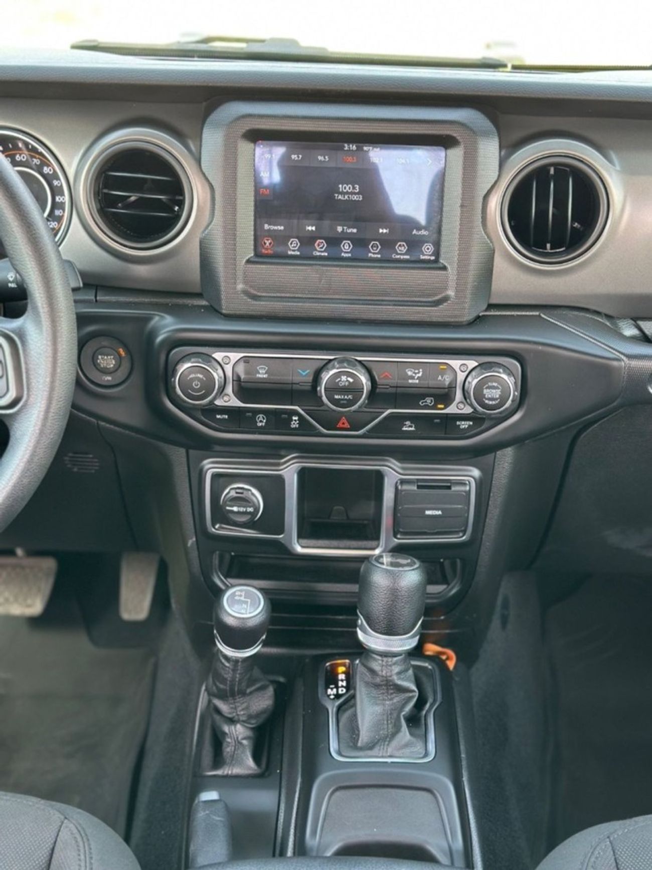 جيب رانجلر Sport 2 Door 4WD 2.0