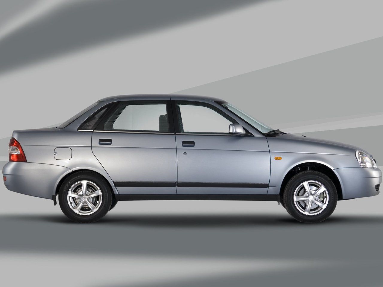 Lada Priora exterior - Side Profile