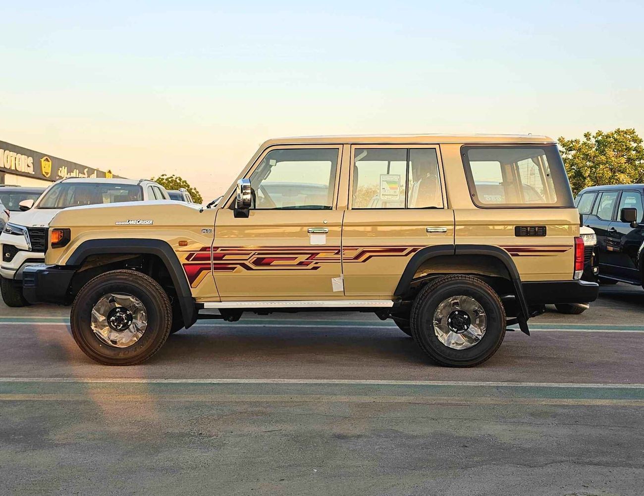تويوتا لاند كروزر 70 LC76 / STD-HIGH OPTION / 4.0L PETROL V6 / M/T / WOOD / STEERING / WINCH SNORKEL (CODE # LC76)
