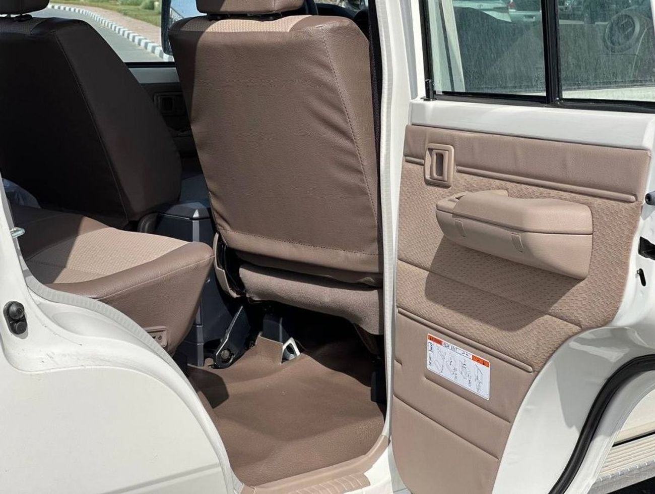 Toyota Land Cruiser Pick Up LC79 D/C 2.8L DSL A/T // 2024 // HIGH OPTION WITH WINCH , DIFF LOCK , POWER WINDOWS // SPECIAL OFFER