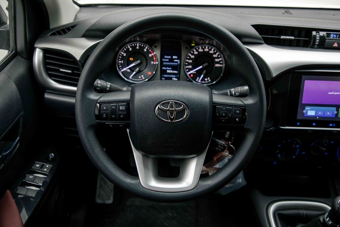 تويوتا هيلوكس GLX 2.7L - White Inside Maroon | Export Only