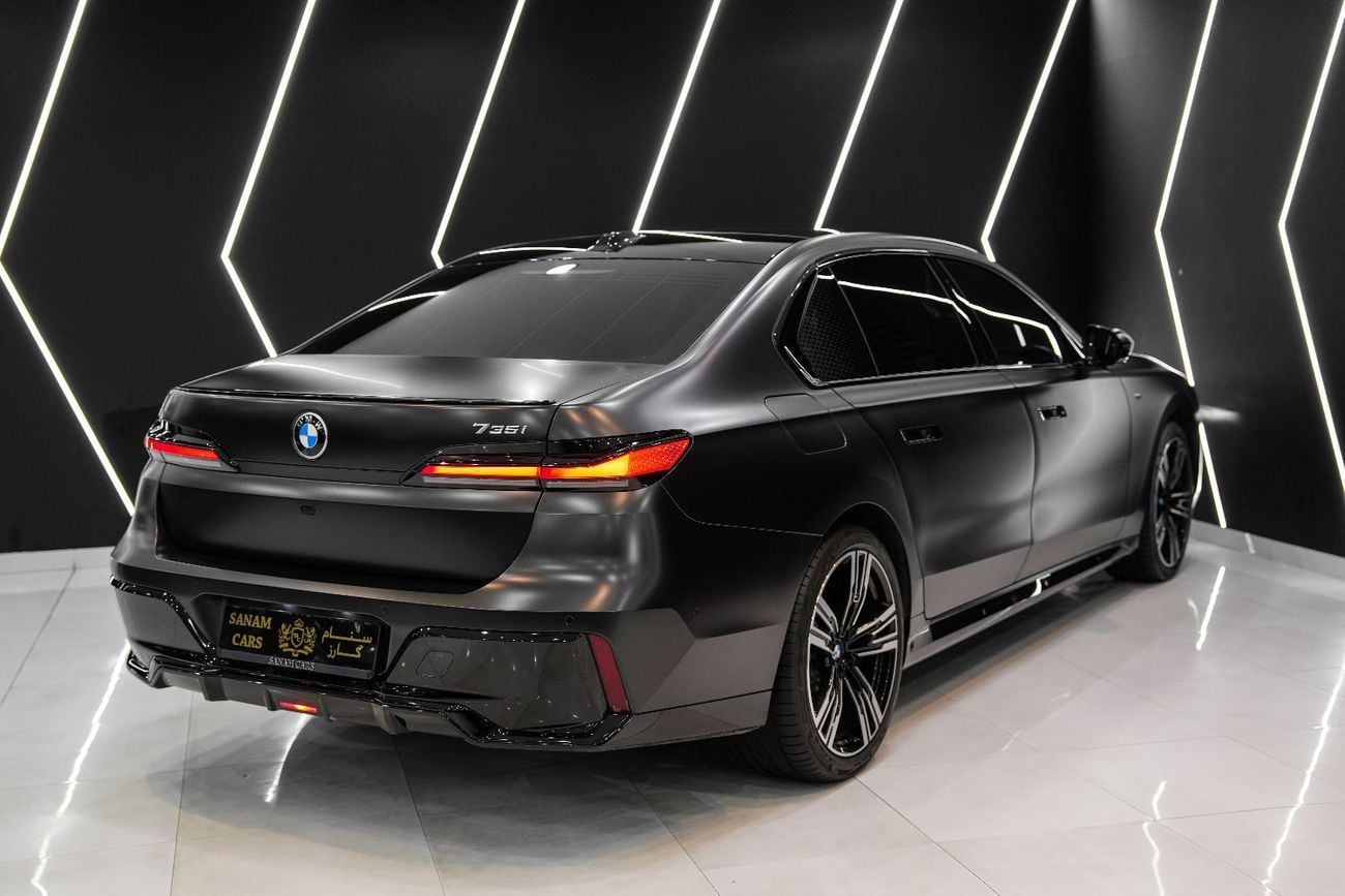 بي أم دبليو 735i M Sport Package, Executive Lounge, AGMC Warranty + Service!!