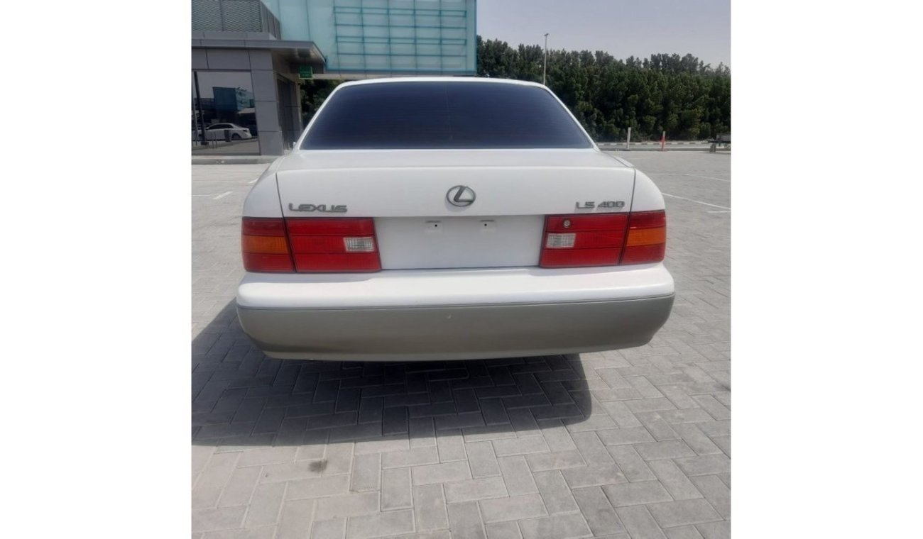 Lexus LS 400