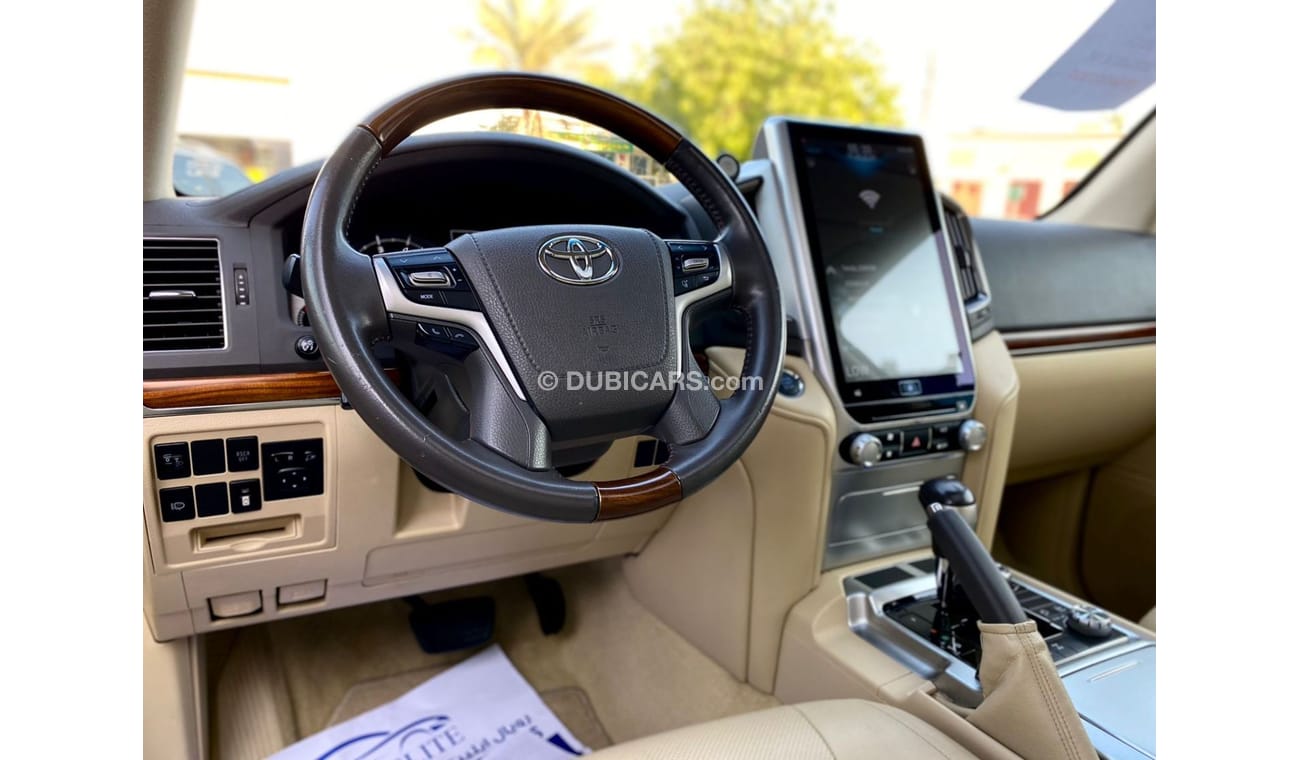 Toyota Land Cruiser GXR V8 5.7