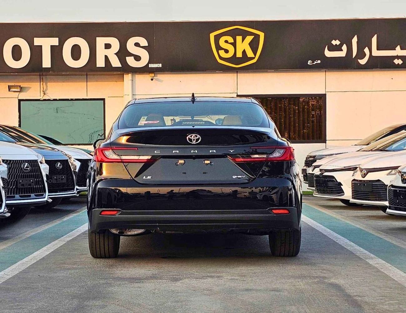 تويوتا كامري LE HYBRID / 2.5L PETROL / PANORAMIC ROOF / MID OPTION / FABRIC SEAT / CODE # LE