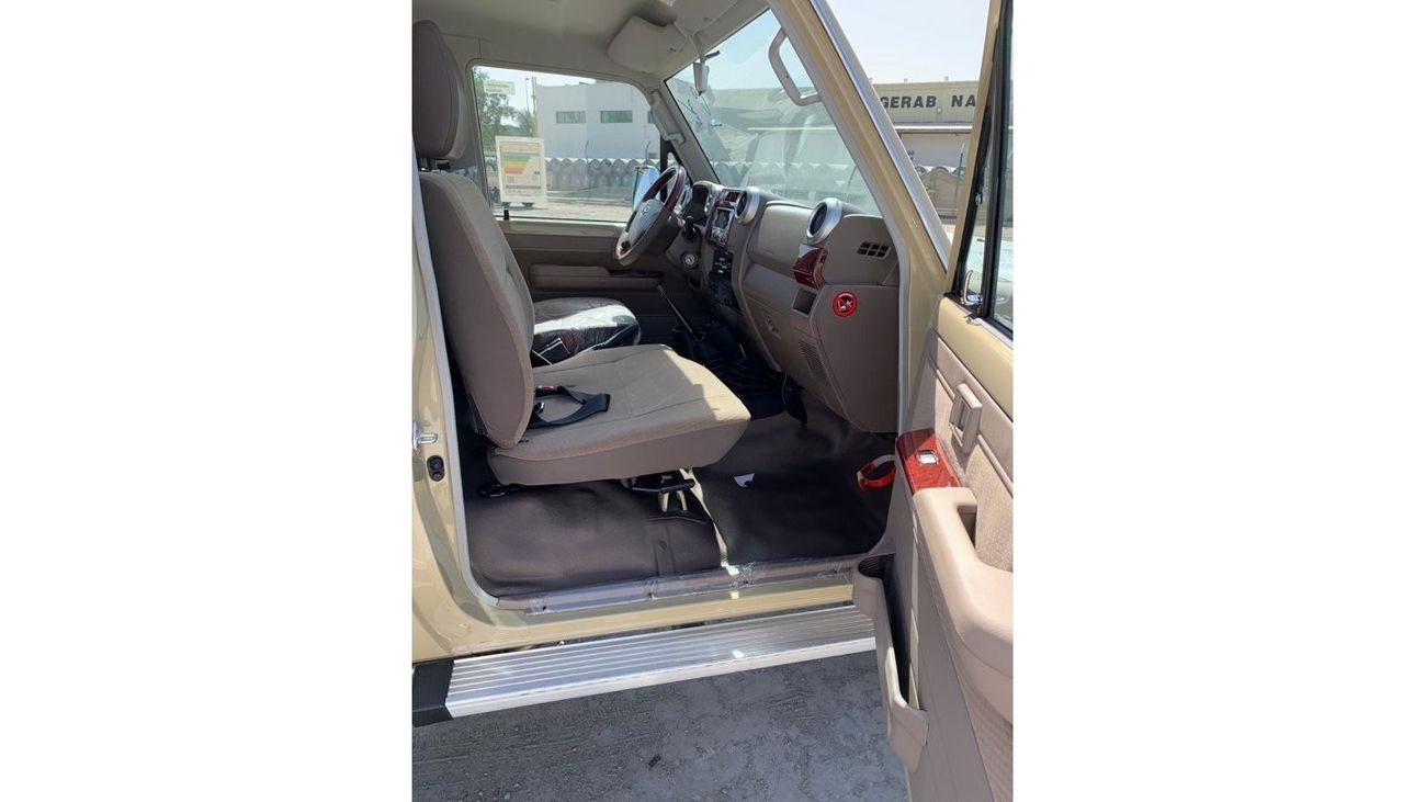 Toyota Land Cruiser Pick Up 4.0L single cabin Mid Option DL + winch