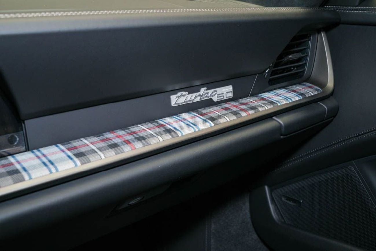 بورش 911 Turbo S 3.8L (640 HP) Coupe