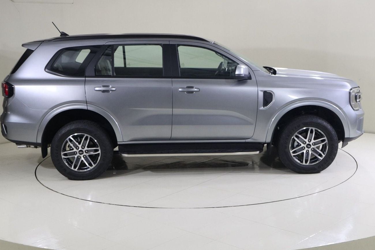 Ford Everest EVR424 XLT / FREE Insurance + Registration / AL TAYER MOTORS AL QOUZ SHOWROOM
