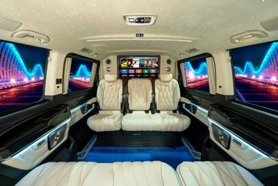 مرسيدس بنز V 300 ARRIVAL MODEL LUXURY MERCEDES GCC V300 with ADDITIONAL REAR AC-2 YEARS WARRANTY BY VLINE