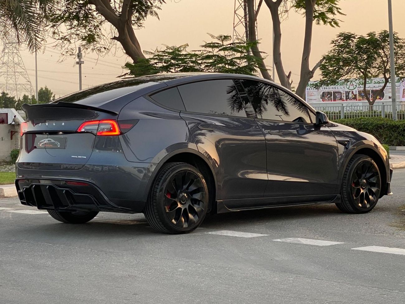 Tesla Model Y FULL BODY CARBON FIBER KIT - SPECIAL STEERING -WELL MAINTAINED
