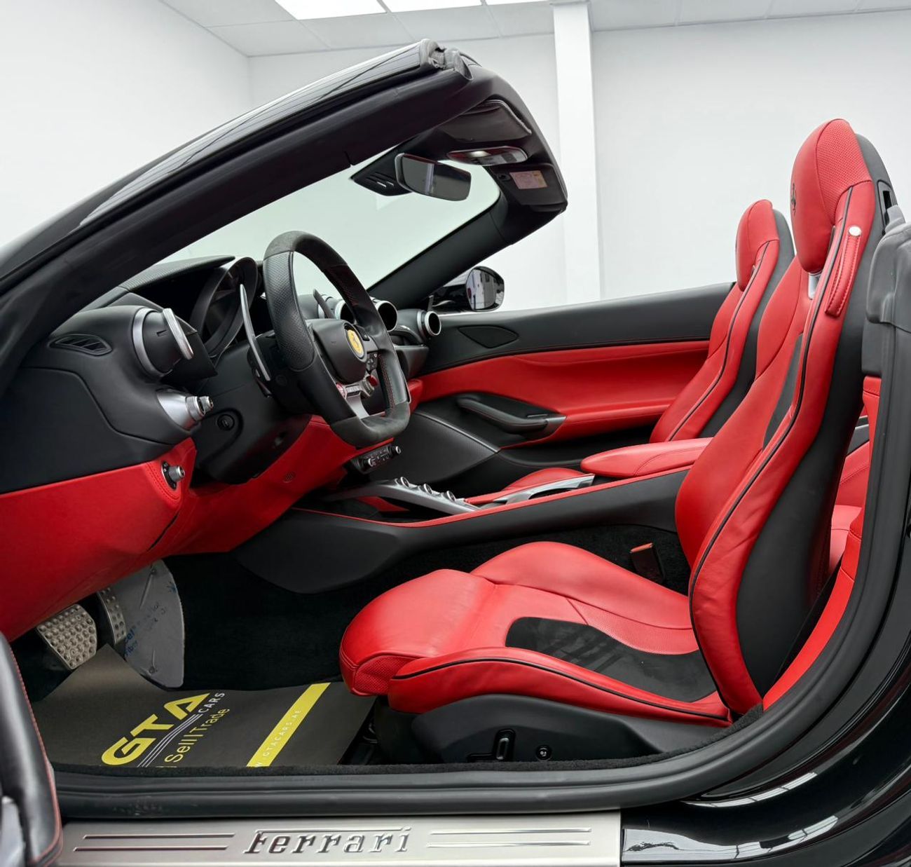 فيراري بورتوفينو Std 3.9L 2019 Ferrari Portofino