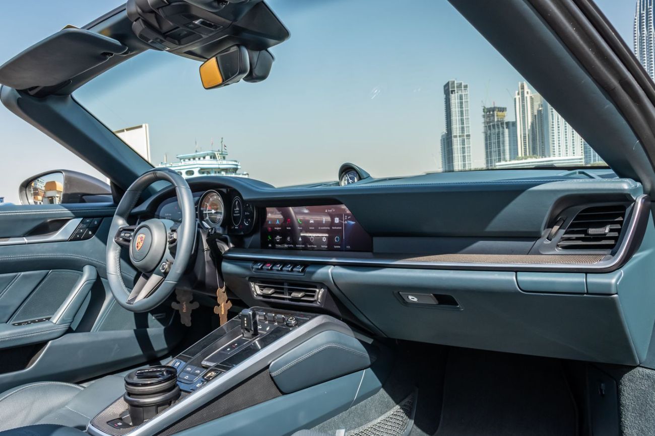 بورش 911 Turbo S 3.8L (640 HP) Convertible