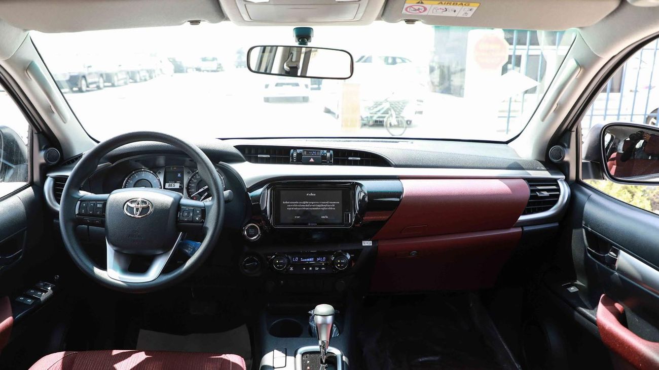 تويوتا هيلوكس 2.7L VVT‑i inline‑4 petrol (2TR‑FE), 4 door. 5 seats
