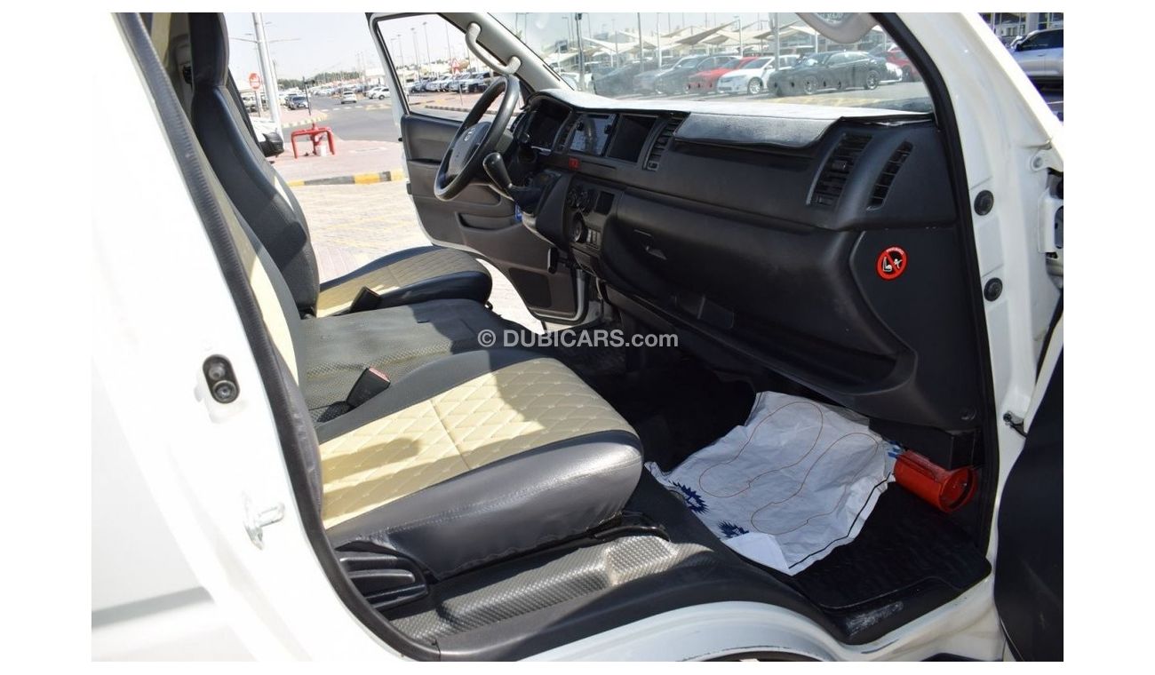 Toyota Hiace GL - High Roof LWB Toyota Hiace Highroof Bus GL, Model:2017. Excellent condition