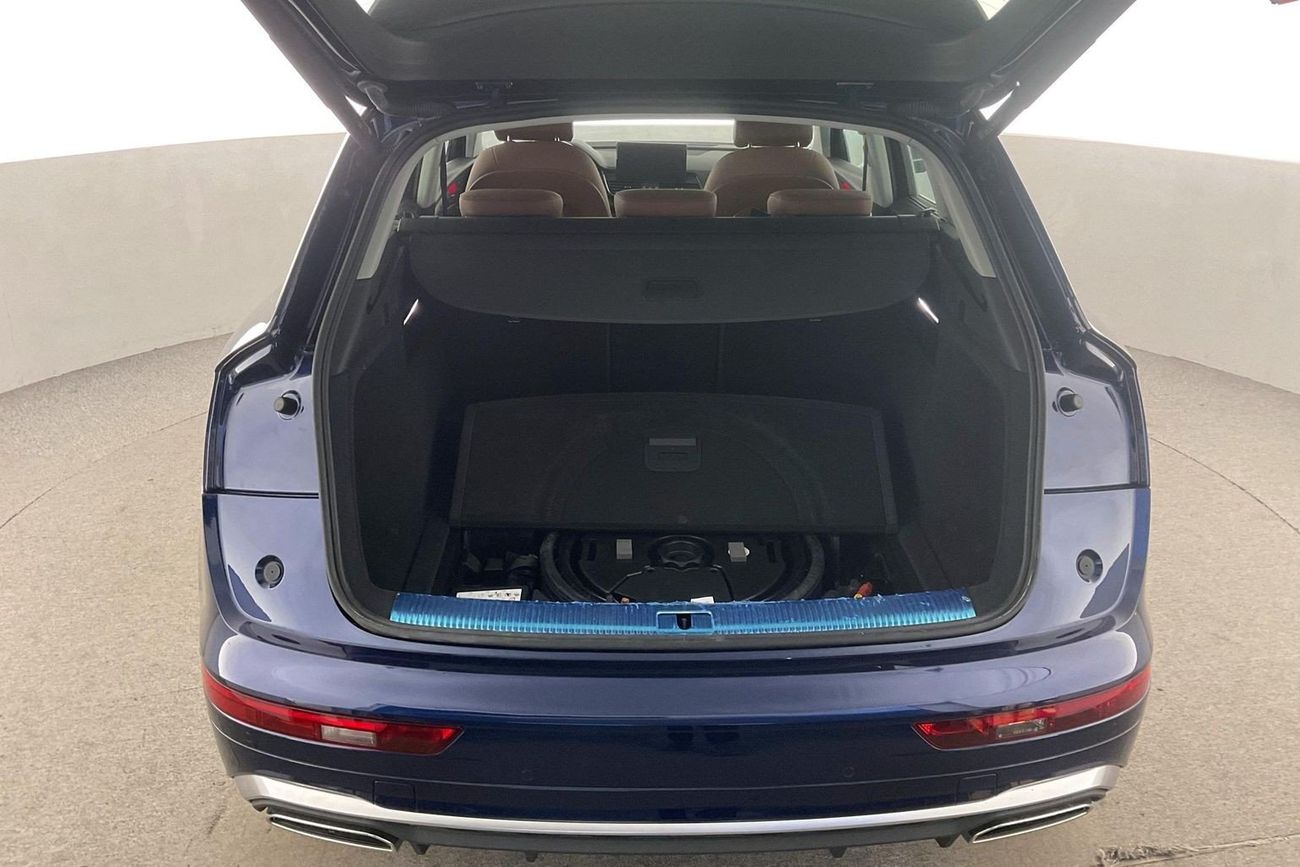 أودي Q5 45 TFSI quattro S-Line & Technology Selection | National Day Celebration | شامل الضمان | 0 ﺪﻔﻋﺓ ﺃﻮﻟﻯ