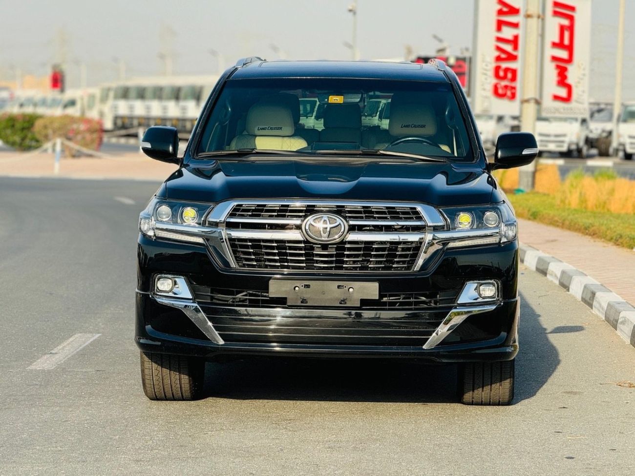 Toyota Land Cruiser Toyota Land Cruiser 2018 black color v6 full options