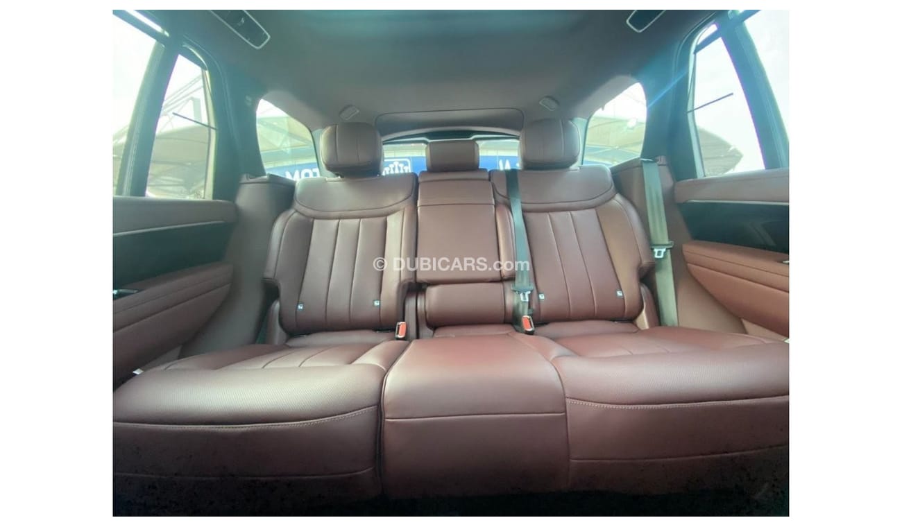 Land Rover Range Rover GOLD COLOR GCC SPEC UNDER WARRANTY AND SERVICE