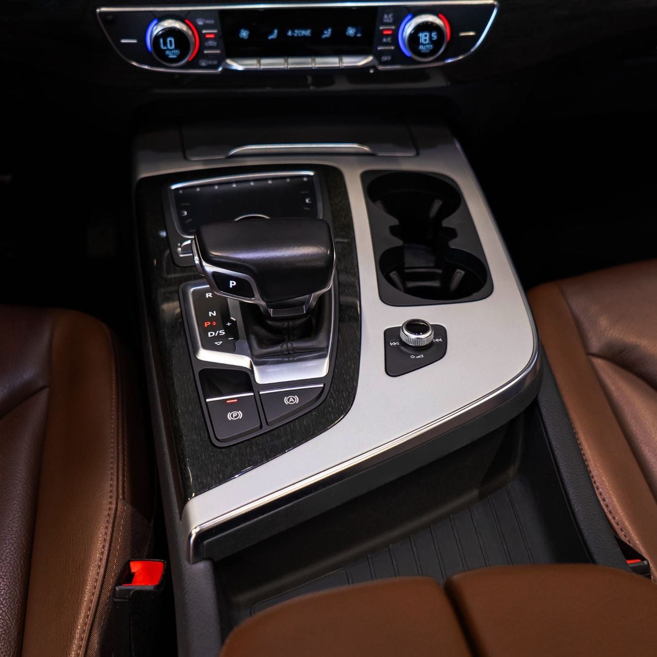 أودي Q7 45 TFSI quattro S-Line 3.0L