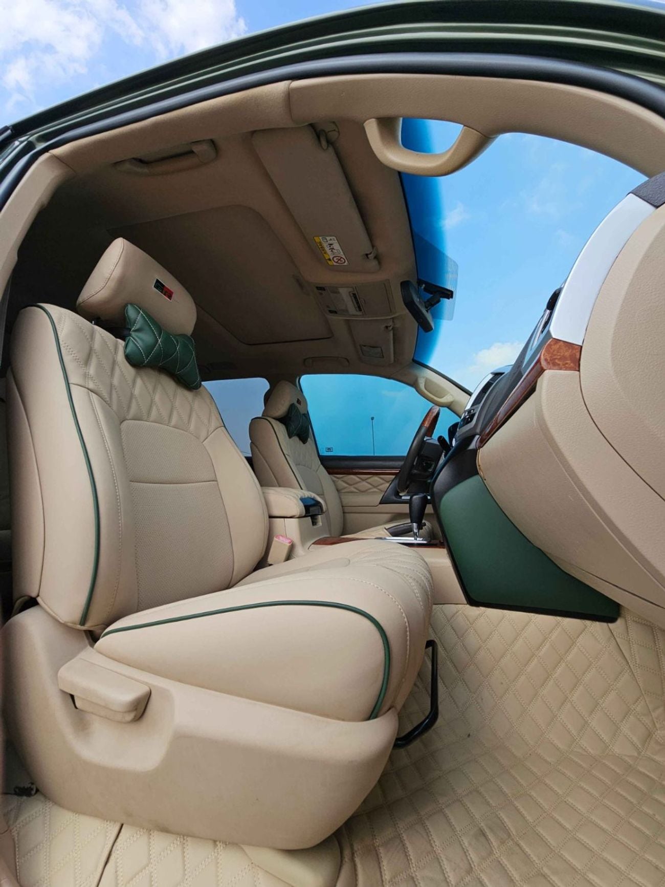 تويوتا لاند كروزر Toyota landcruise 2015 Model Modified 2024 Model V8 4.5 petrol Engine Colour Green Transmission Auto