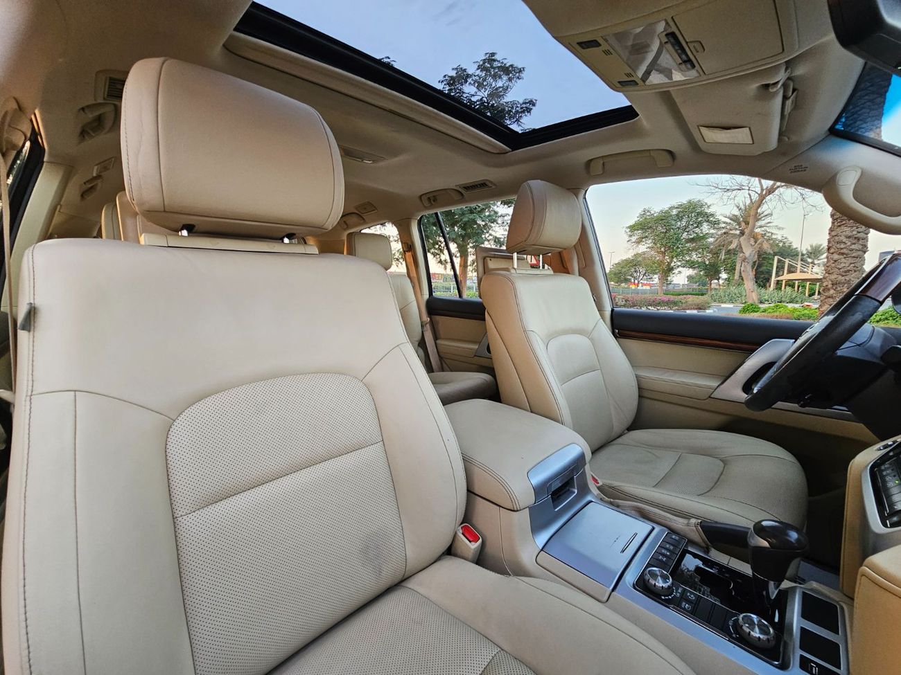 Toyota Land Cruiser GXR 5.7L 4WD