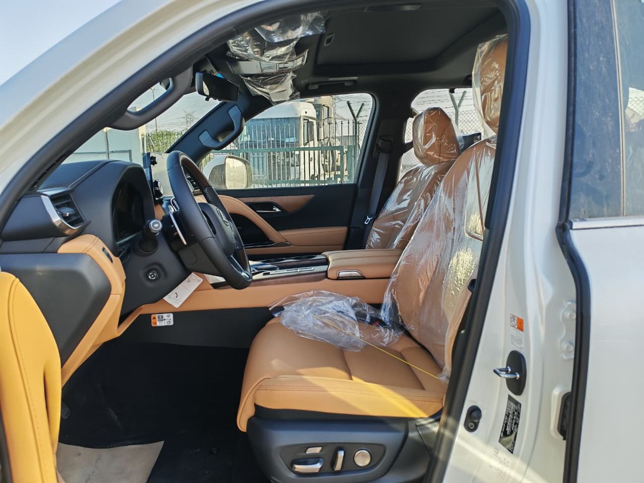 لكزس LX 700h 2026 Lexus LX700h Signature 7-Seater HEV  3.5L V6 Twin-Turbo Petrol A/T 4WD Export Only