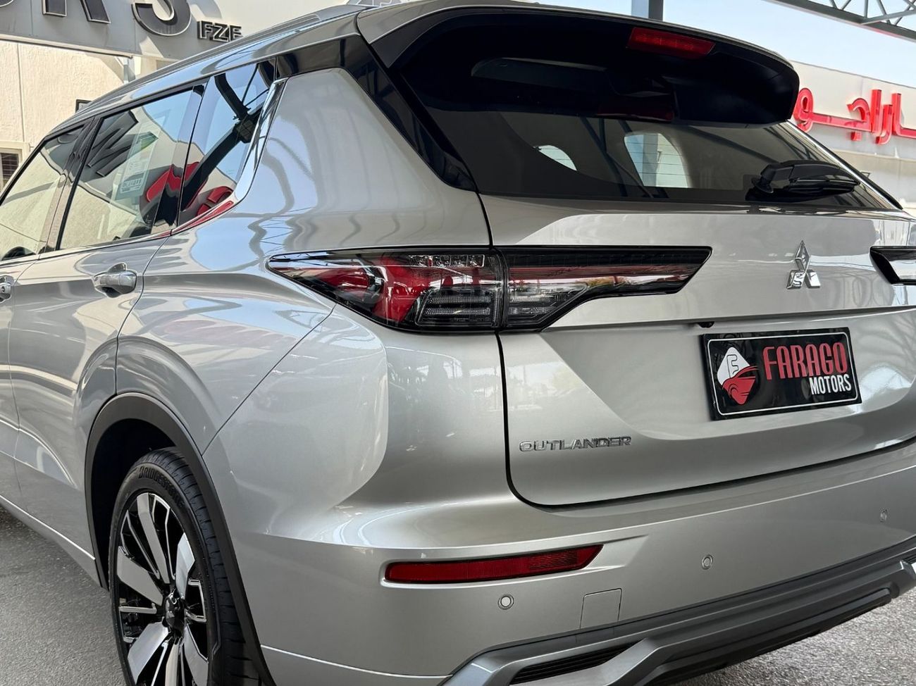 ميتسوبيشي آوتلاندر OUTLANDER 2.5 P-LINE 4WD **EXPORT ONLY**التصدير فقط خارج الخليج**