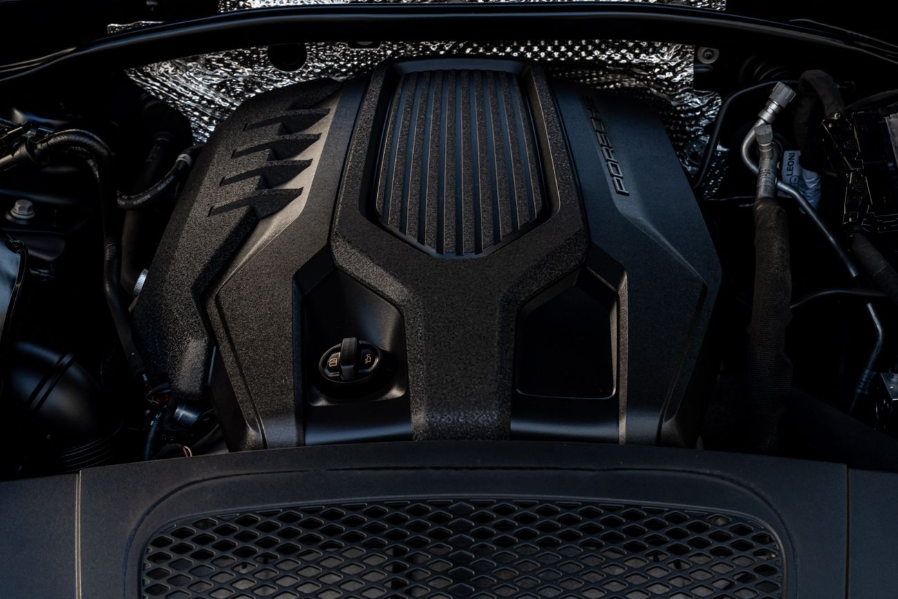 Porsche Macan Macan  | 4,603 P.M | 0% Downpayment | CHRONO PACK | PORSCHE SERVICE HISTORY!