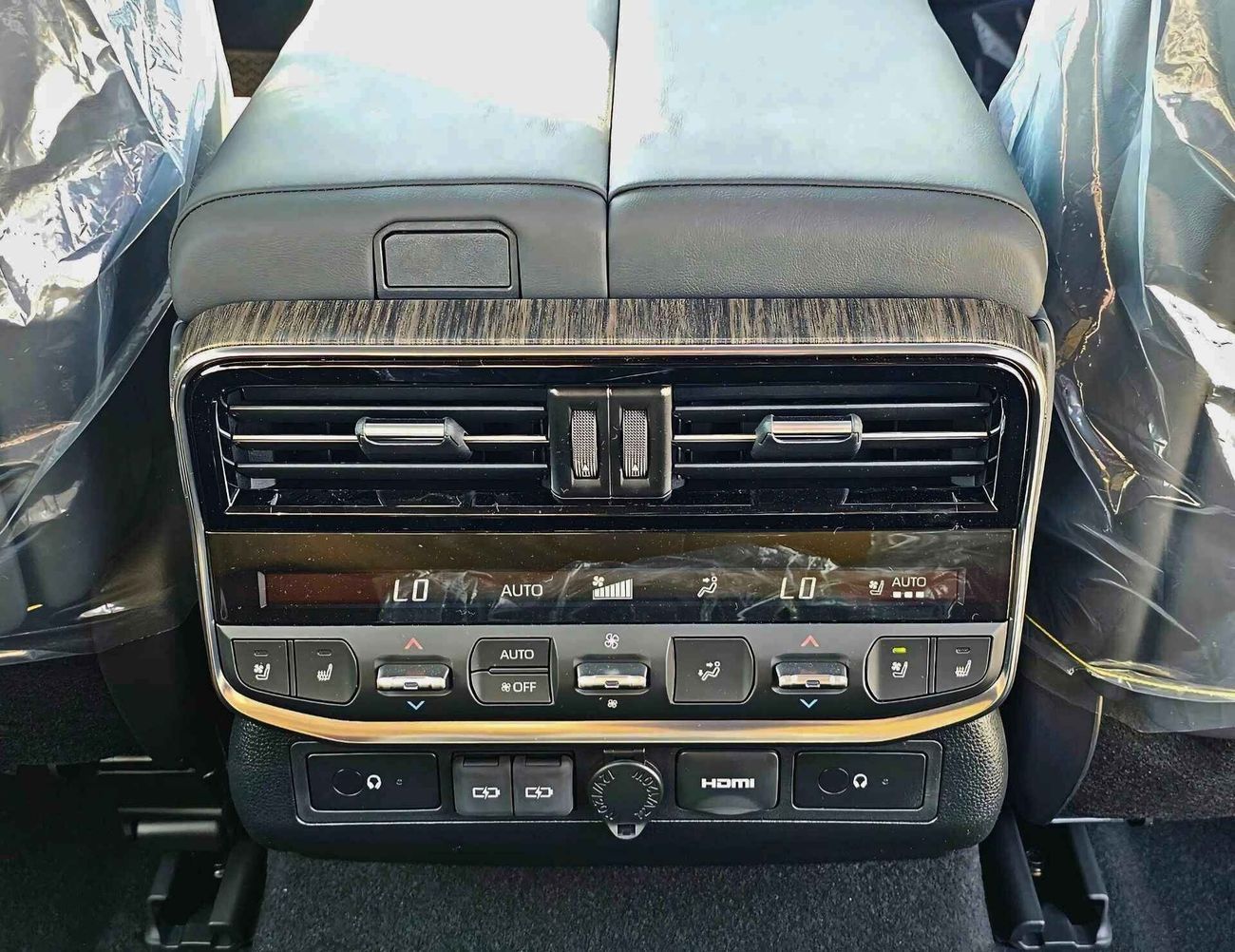 Toyota Land Cruiser 3.3L Diesel Top Variant With RADAR | HUD | BIG DVD | JBL | GCC Specs (CODE # VXR-Z)