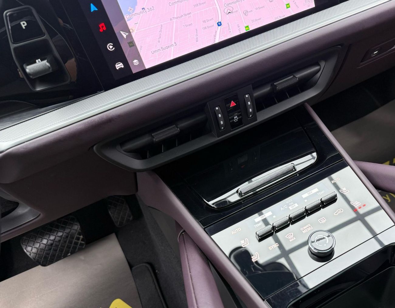 Porsche Cayenne Base Coupe 2024 Porsche Cayenne, Premium Package, Agency Warranty, Full Service History, GCC