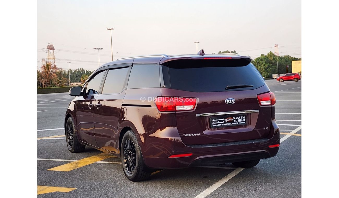 كيا سيدونا V6