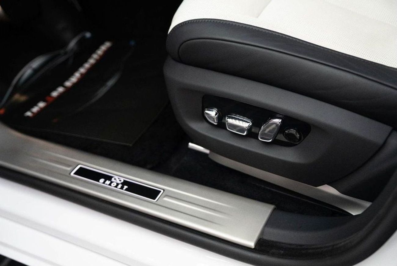 رولز رويس جوست 2022-ROLLS ROYCE GHOST BLACK BADGE-GCC -FULL AGMC HISTORY-SERVICE CONTRACT AND WARRANTY TILL JAN2026