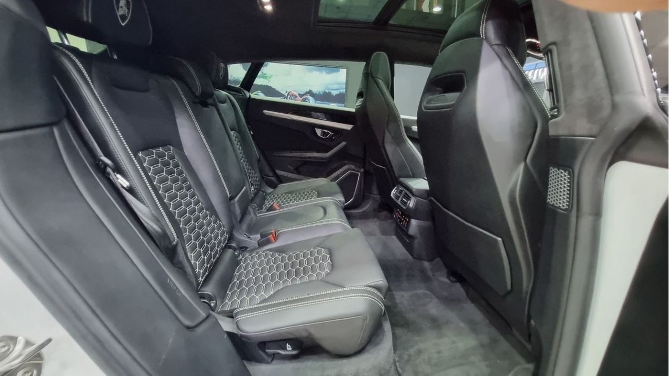 Lamborghini Urus Std LAMBORGHINI URUS 2020 IN PERFECT CONDITION ( CLEAN TITLE ) FOR 675K AED