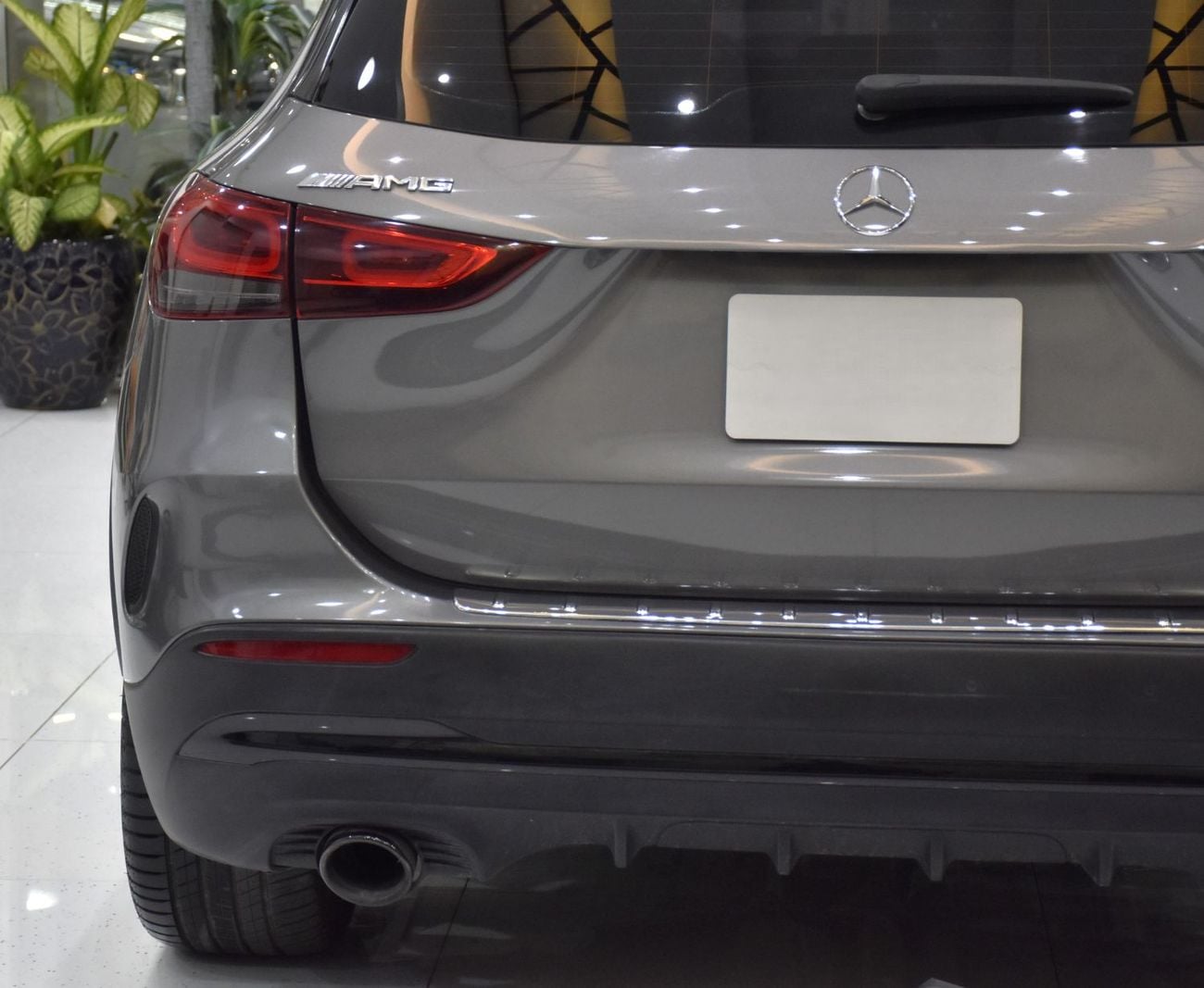 مرسيدس بنز GLA 35 AMG 4MATIC عرض ممتاز لسيارة مرسيدس بنز GLA35 AMG (موديل 2022) باللون الرمادي وبمواصفات أمريكية