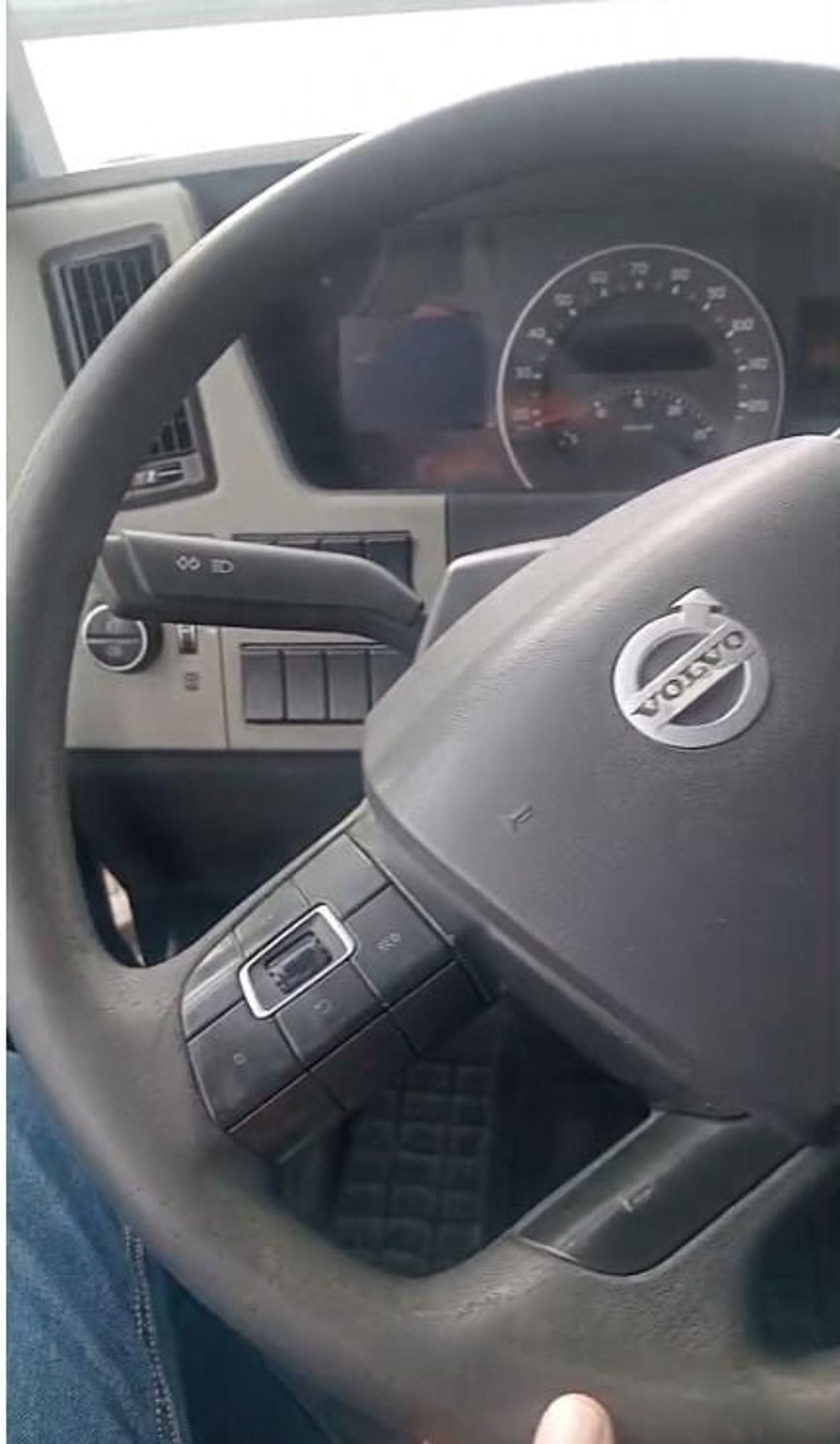 فولفو إف إم شاحنة فولفو FM 400 ذات الدفع الثنائي موديل 2016