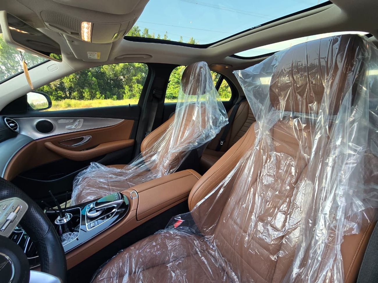 Mercedes Benz E300 Premium + 2.0L MERCEDES E-300 2020 GCC // LOW MILEAGE // PERFECT CONDITION // FULL OPITION